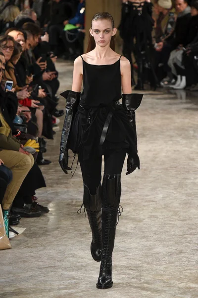 Look 19